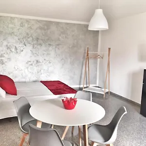 Holiday home Red Tower Venice - 2 Mins From Vce Airport- Free Wifi